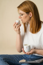 Load image into Gallery viewer, Massage candle “Daisy soaps by Simona Press”